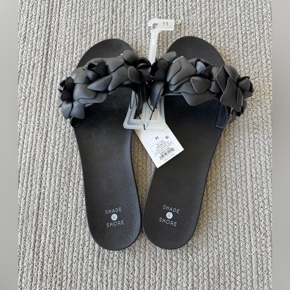 SHADE & SHORE Black Rosette Faux Leather Slides Sandals Size 11 NWT - Picture 2 of 7